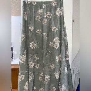 Zoe california green floral long skirt Size Medium